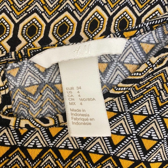 H&M Women's Short Sleeve Gold/Black Keyhole Top Blouse Sz 4 - Picture 3 of 6